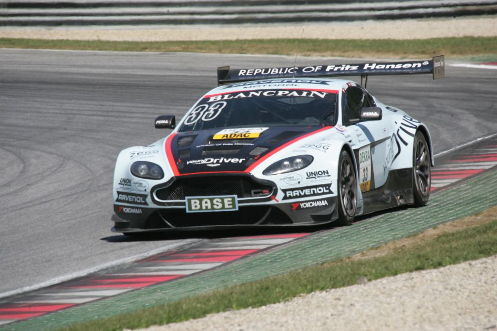Christoffer Nygaard og Kristian Poulsens Aston Martin Vantage
(Foto: Natascha Theisen)